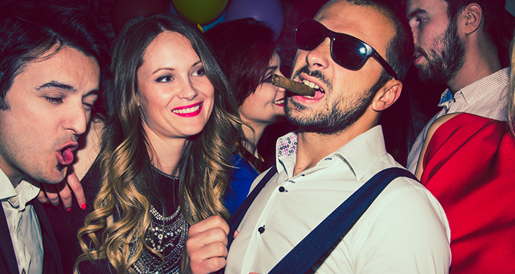 盛り上がるパーティー”>