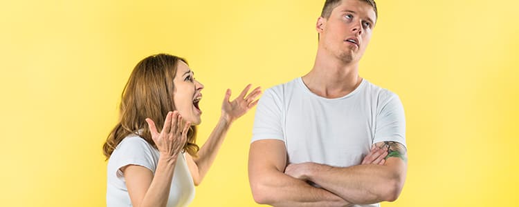 パパ活がバレて妻に問いただされる夫