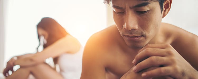 パパ活不倫がバレて悩む男性