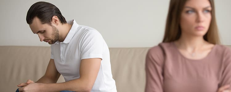 不倫問題を抱える夫婦のイメージ