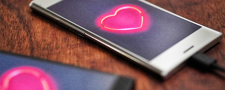 ハートが表示されたスマートフォン